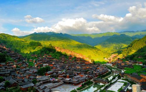 多彩贵州，游戏角色风情与绿色生态家园的完美融合